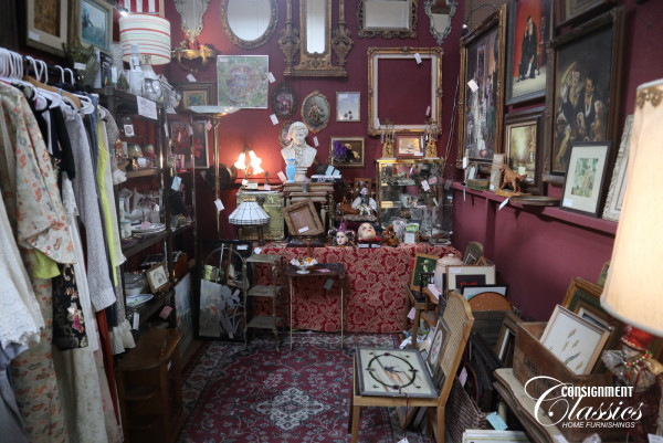 Ariel's Vintage & Antiques